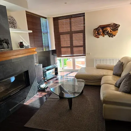 Casa D Aitana بيت للعطل *